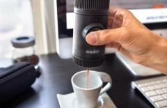 Nanopresso šedé + pevný obal cestovní kávovar (7)