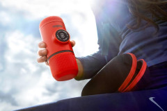 Nanopresso Lava Red + pevný obal cestovní kávovar (2)