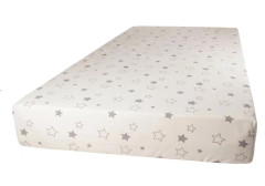 Kaarsgaren Prostěradlo 70×140 cm do dětské postele – biobavlna, přírodní se šedými hvězdičkami (GOTS, CZ výroba)